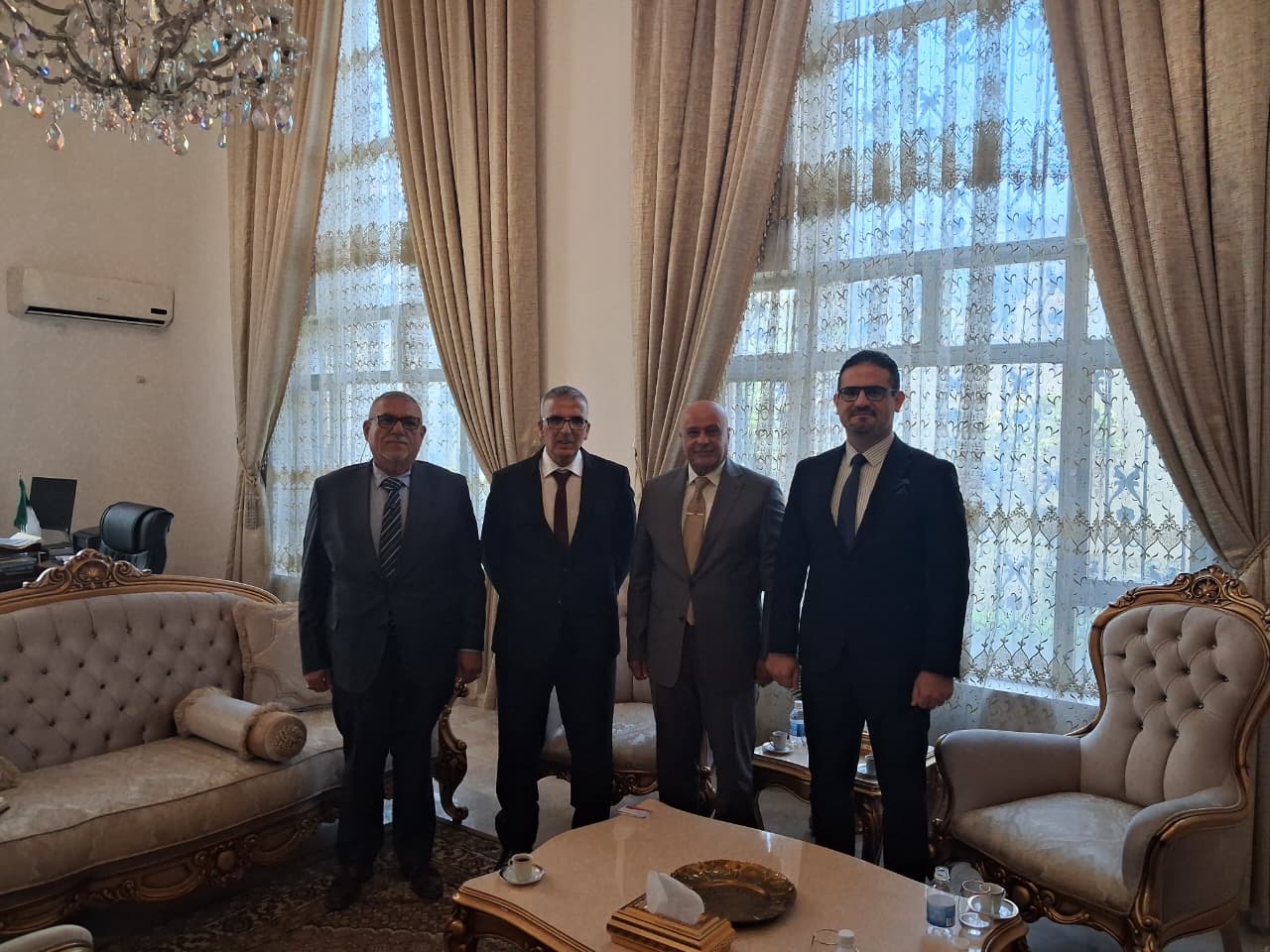 صوره مع السفير